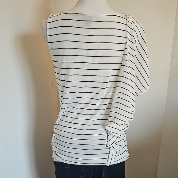 Striped Sleeveless Top - Picture 3 of 5